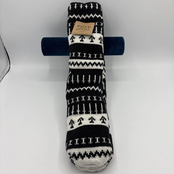 Frye and Co Home Sock Size 5-10 Black White Geometric Cozy Winter Comfort Socks - Picture 1 of 6
